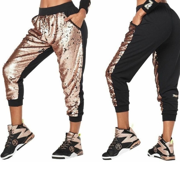 NWT Zumba Glitz + Glam Capri Sweatpants Black Bronze Gold Metallic Spicy Small - Picture 3 of 16